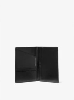Michael Kors LOGO PASSPORT WALLET -Fashion Comprehensive 36H0MHR00B 0001 2