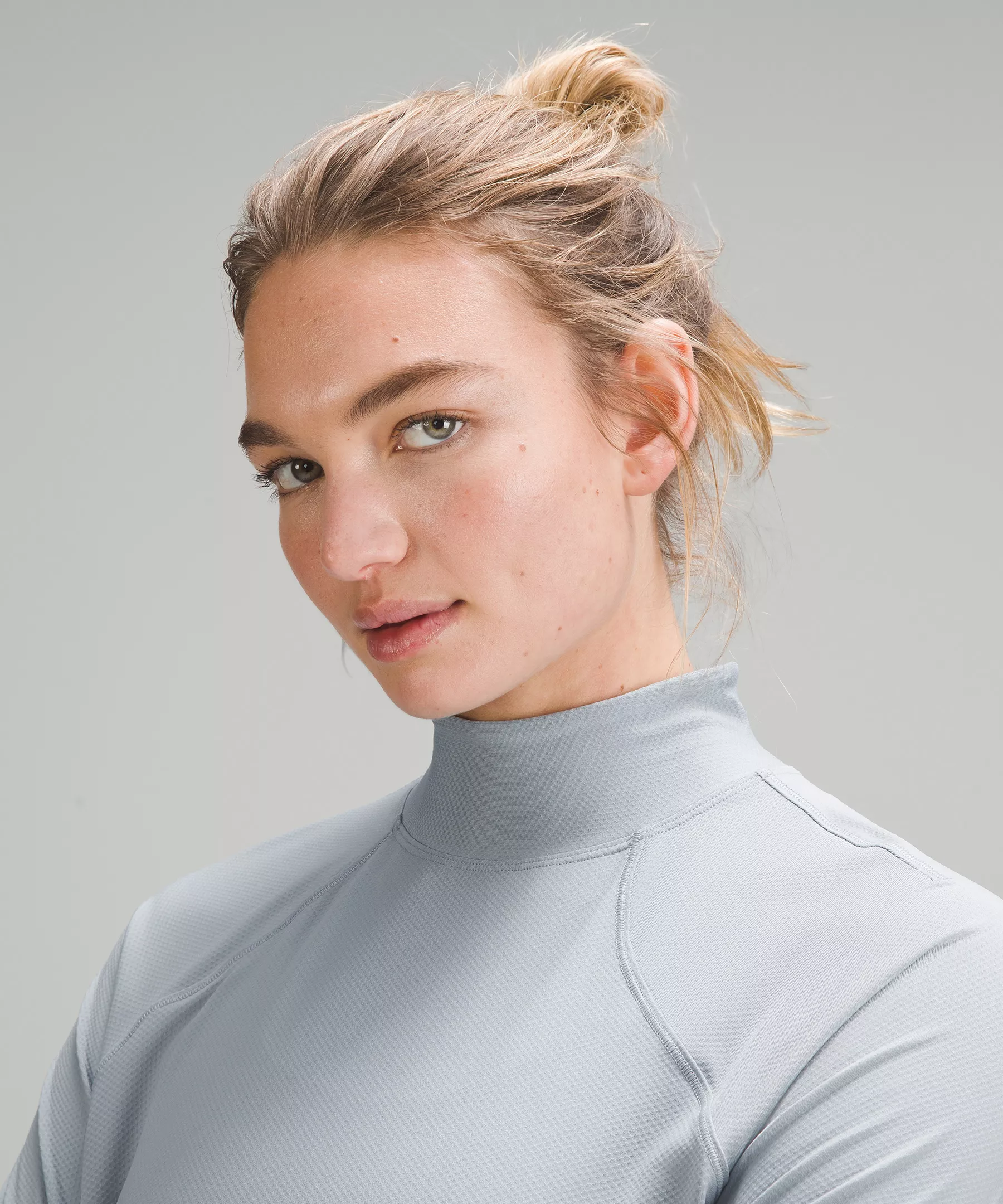 Lululemon HIGH-COVERAGE TRAINING LONG-SLEEVE SHIRT 6 Lululemon HIGH-COVERAGE TRAINING LONG-SLEEVE SHIRT - Image 4