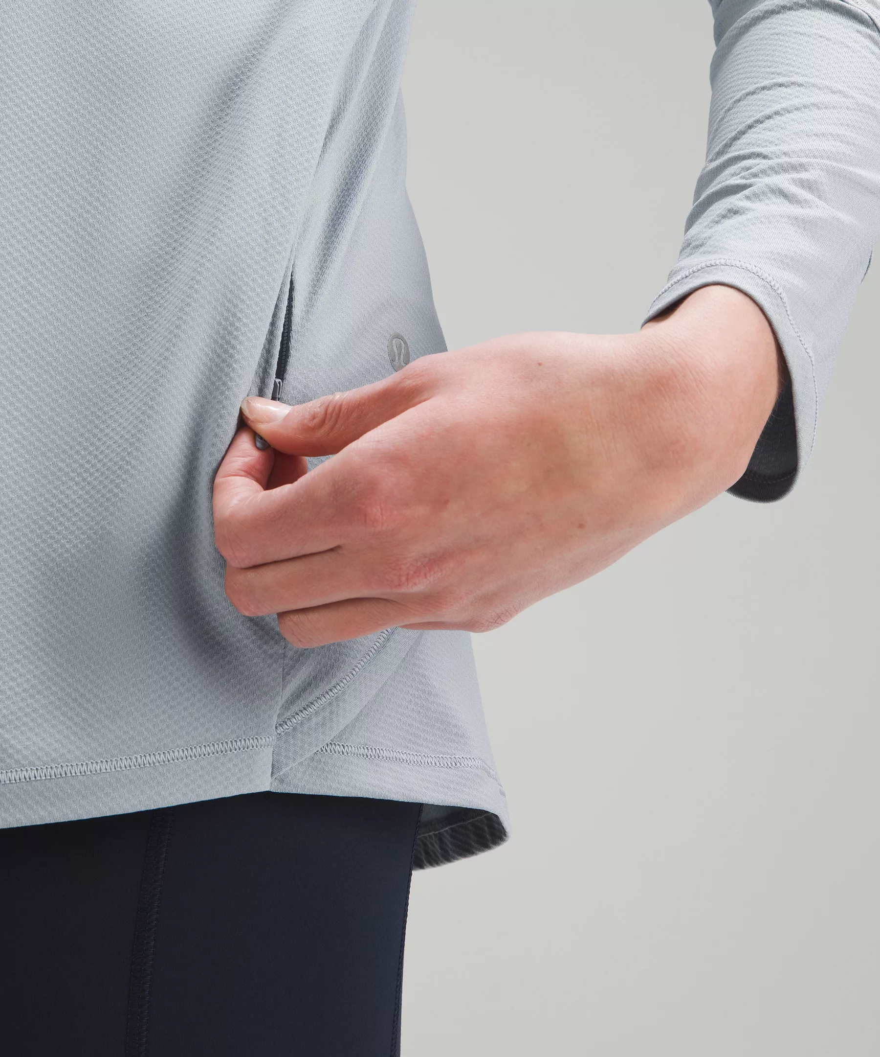 Lululemon HIGH-COVERAGE TRAINING LONG-SLEEVE SHIRT 7 Lululemon HIGH-COVERAGE TRAINING LONG-SLEEVE SHIRT - Image 5