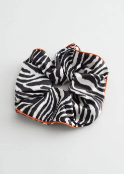 Other Stories LARGE ZEBRA SCRUNCHIE -Fashion Comprehensive app005prod 184