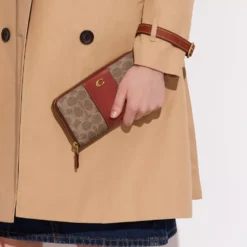 Coach ACCORDION ZIP WALLET IN COLORBLOCK SIGNATURE CANVAS -Fashion Comprehensive cc490 b4nq4 a91