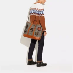 Coach TOBY TURNLOCK TOTE IN SIGNATURE TEXTILE JACQUARD WITH VARSITY PATCHES -Fashion Comprehensive cg206 txt a91
