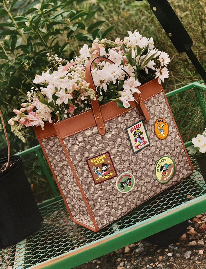 DISNEY X COACH FIELD TOTE 40 IN SIGNATURE TEXTILE JACQUARD WITH PATCHES 8 DISNEY X COACH FIELD TOTE 40 IN SIGNATURE TEXTILE JACQUARD WITH PATCHES - Image 6